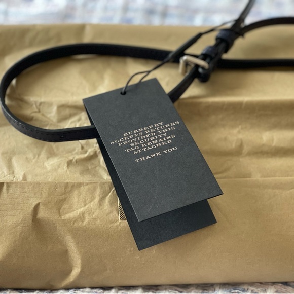 Navy logo perforated pre-loved Burberry crossbody - Picture 6 of 6